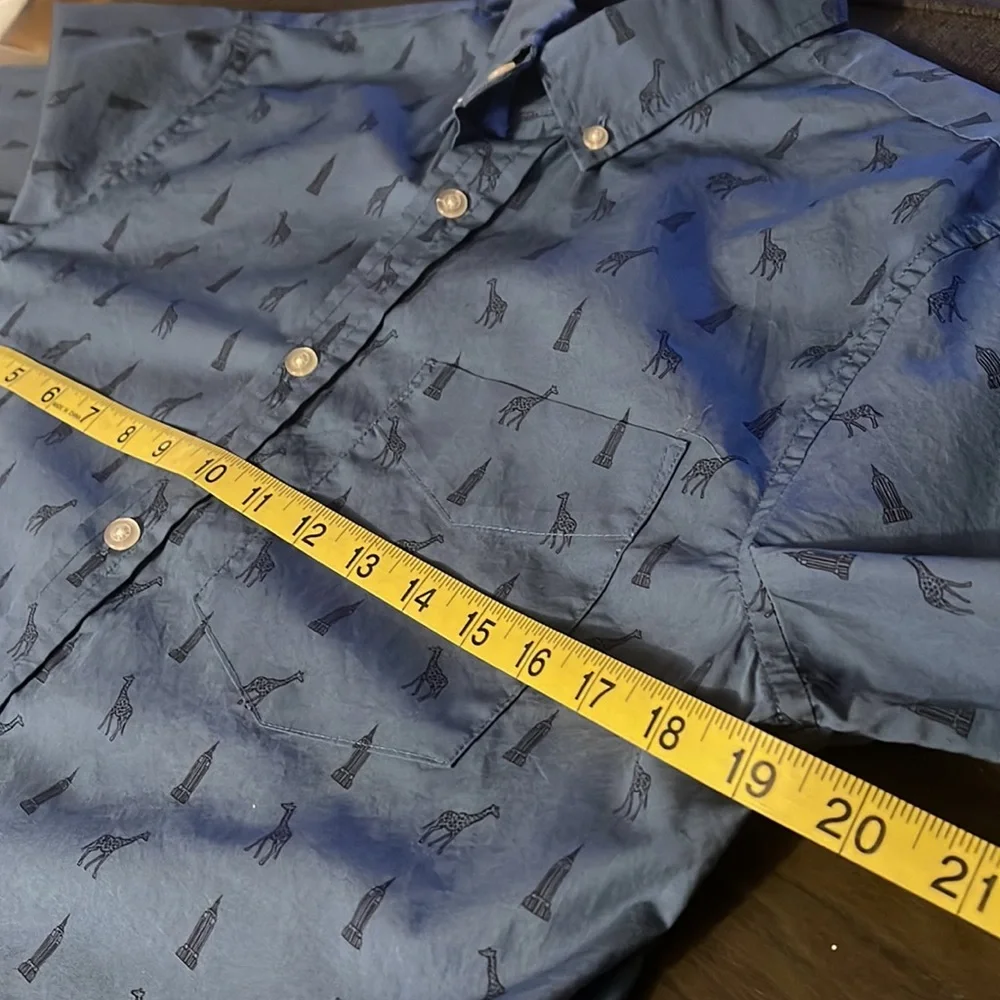 BANANA REPUBLIC Button Down Shirt. Size Small